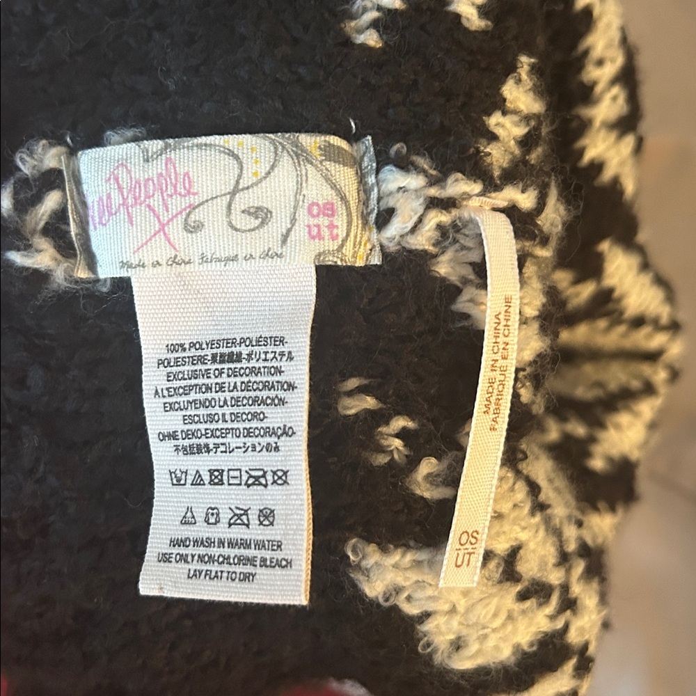 Free People Black and White Knit Hat and boutique brand Mittens - Picture 2 of 3